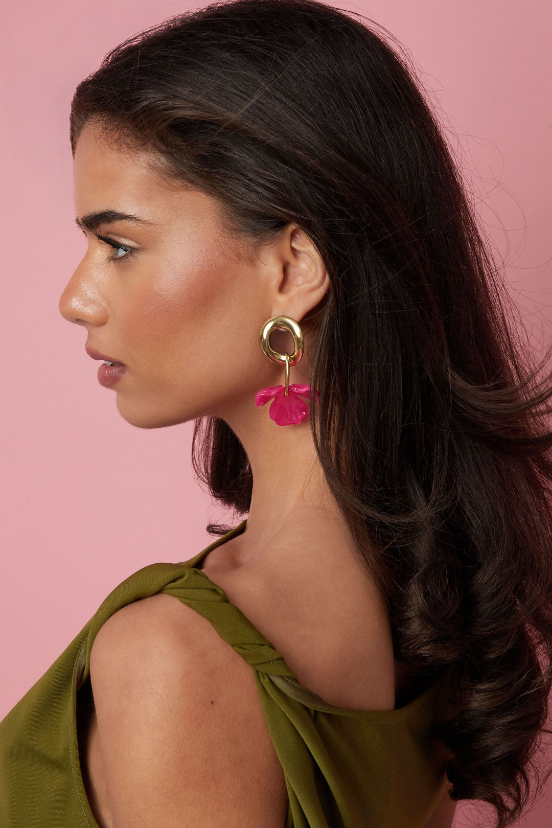 Runde Ohrringe mit hängender Blume