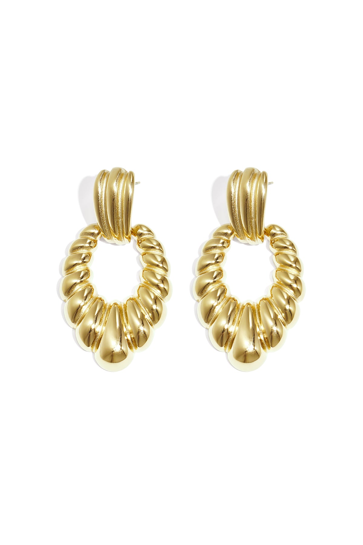 Statement earrings shell motif